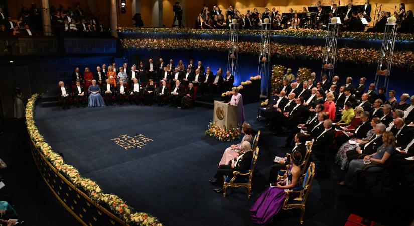 Halottaktól Churchillig, Afrikától Bob Dylanen át Krasznahorkai Lászlóig - Az irodalmi Nobel cirkalmas története