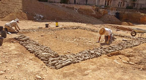 Ősi titkok a Saint-Bénigne apátság kertje alatt