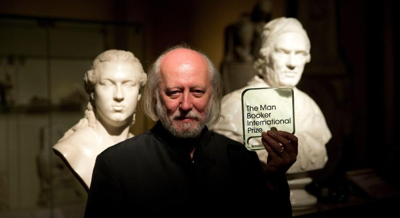 Politikusok és művészek is sorra gratulálnak Krasznahorkai Nobel-díjához