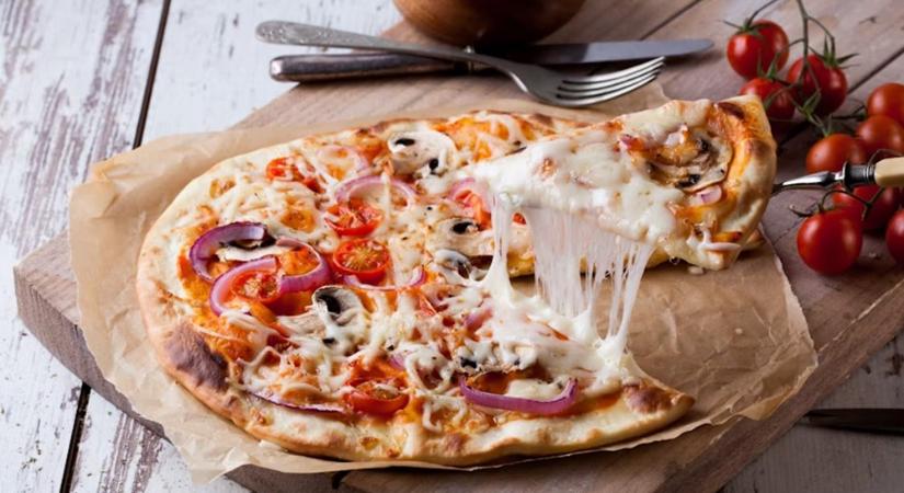 A nápolyi, amit a világ pizzának hív – egy szeletbe sűrített történelem