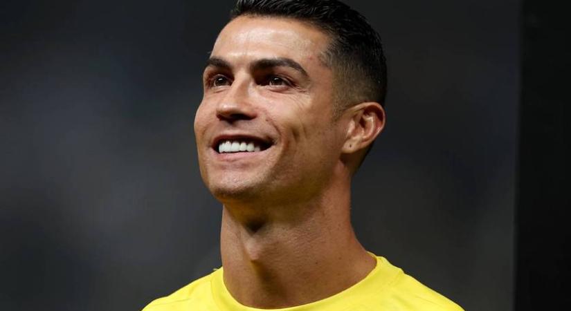 Cristiano Ronaldo felismerhetetlenül festett karrierje elején: ritkán látott fotókat mutatunk a milliárdos focistáról