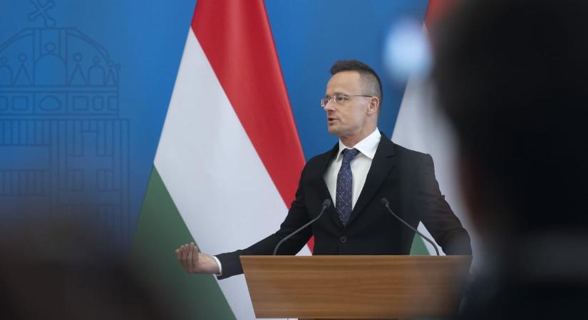Egyetlen komolytalan mondatra tellett Szijjártótól, amikor a brüsszeli magyar kémbotrányról kérdezték