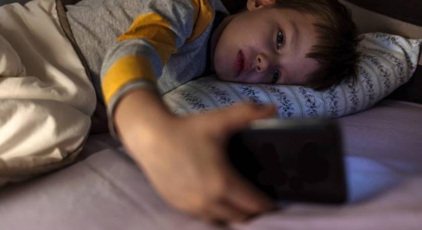 Ezért ne adj okostelefont a gyereknek! 1 perces kijózanító videó, amit neked is látnod kell