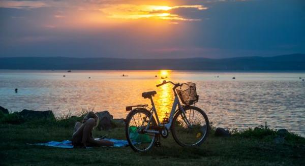Nagy baj van a Balatonnál?
