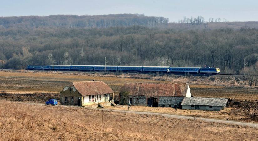 Váltócserék miatt a győri, a fehérvári és a pécsi fővonalon is változik a vasúti menetrend