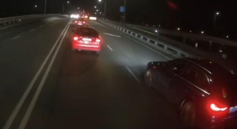 Egymásnak estek a kommentelők: te itt beengednéd az autóst? – VIDEÓ