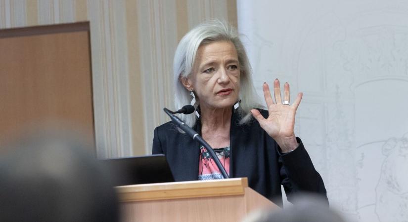 Útmutatást kaptak a kormányhivatal dolgozói (galéria, videó)