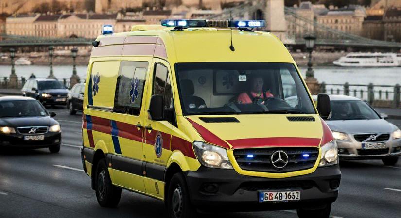Azonnali hatállyal elbocsátottak egy beteget bántalmazó mentőst