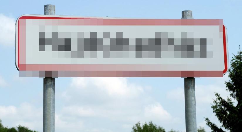 Ezt ne üsd be a GPS-be! Nem létező településre vinne ez a tábla Hajdú-Biharban - fotóval!