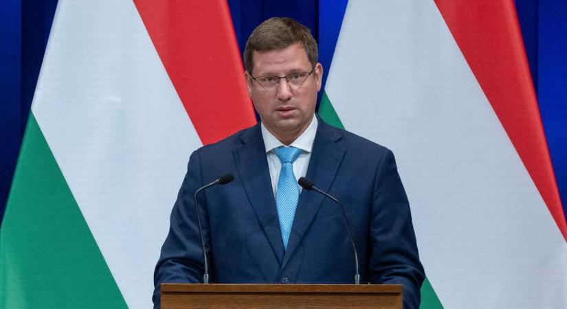 Gulyás Gergely bejelentette: már ennyi címre kézbesítették a nemzeti konzultációs íveket