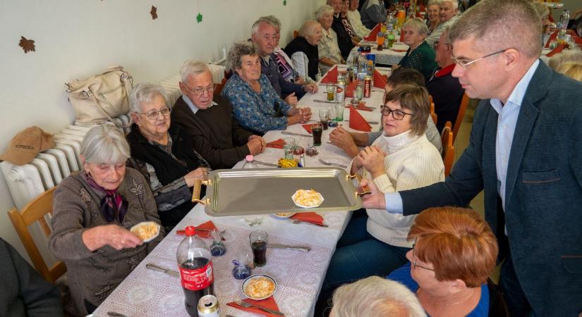 Csánigon ismét együtt ünnepeltek az idősek napján