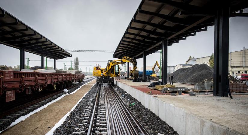 MÁV: október 9-től 30-ig váltókat cserélnek Kelenföldön, változások lesznek a székesfehérvári, győri és pécsi vonalon