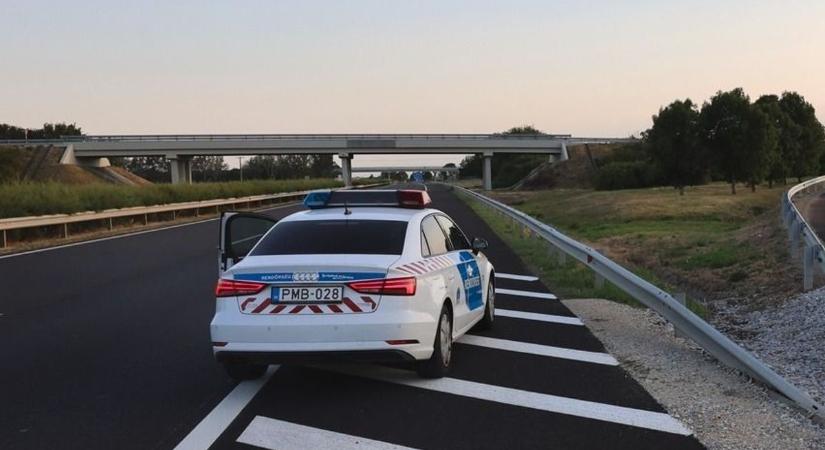 Kamionnal ütközött egy autó az M3-ason