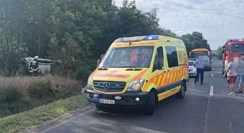Személyautó és kisteherautó ütközött