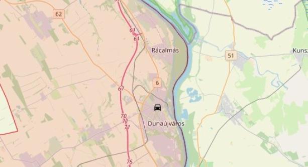 Személyautó és kisteherautó ütközött Dunaújvárosban