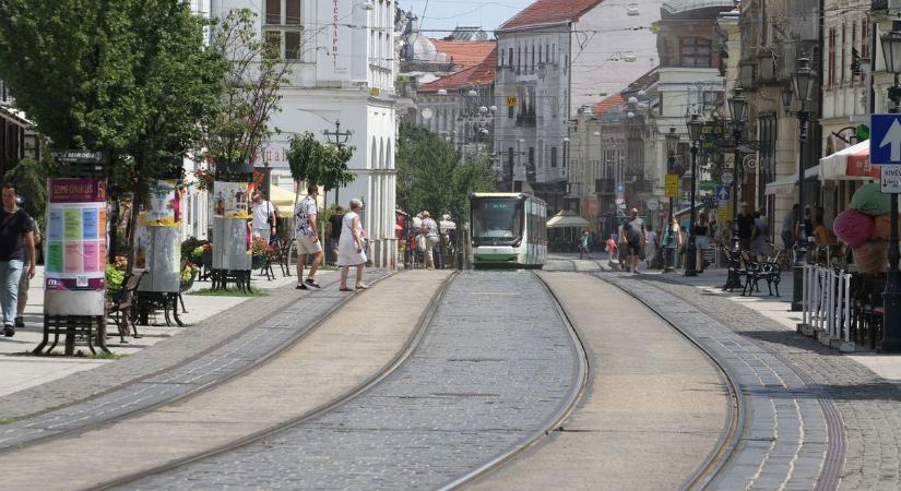 Népszerű üzlet zár be Miskolc főutcáján – készletkisöprést tartanak - fotó