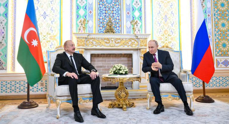 Vlagyimir Putyin elismerte, hogy az orosz légvédelem lőtte le az azeri utasszállítót