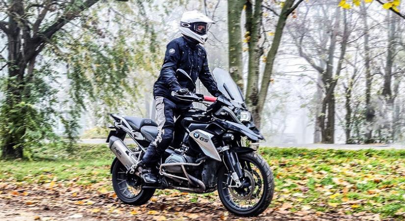 Három hasznos felszerelés az őszi motorozáshoz - Ha esik, ha fúj...
