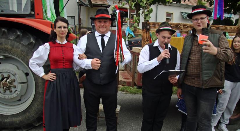 Fogyott a bor, s pogácsa is volt bőven! Így ünnepelt a zalai település