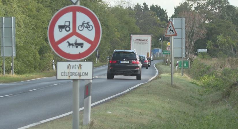 Két főúton is csökkenhet a teherforgalom