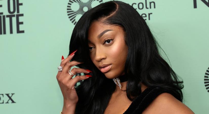 Történelmet írt egy amerikai profi kosaras: ő az első, aki a Victoria’s Secret modellje lett