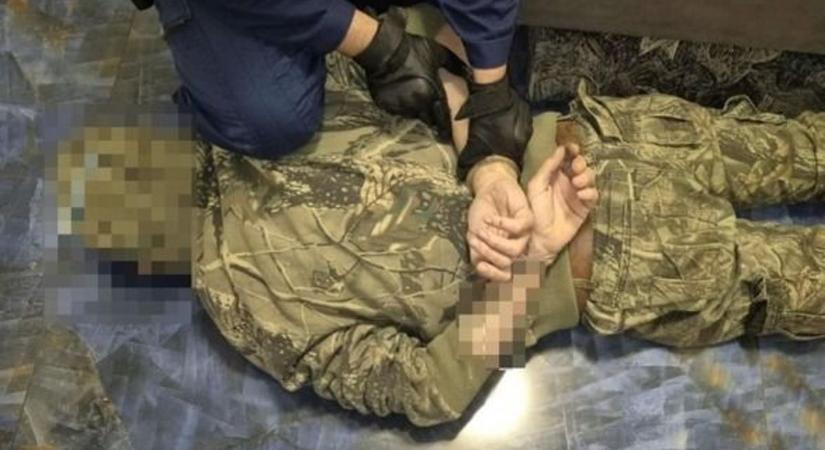 Bumm, mibe tenyerelt bele a rendőrség Heves szélénél! Azonnal a földet csókolta a terepruhás gazember – fotókkal