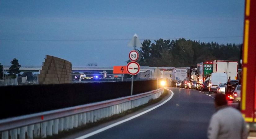 Brutális baleset rázta meg a Jászkunságot, mentőhelikopterek is érkeztek a helyszínre