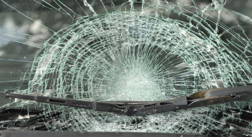 Tragédia a 4-es főúton – emberéletet követelt a végzetes előzés