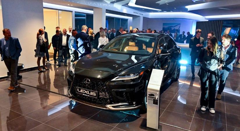 Lexus és Toyota szalon megnyitó Győrben