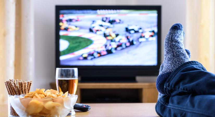 Melyik tévé a legjobb az F1-hez? Gyors mozgás, valós fekete, éles kanyarok