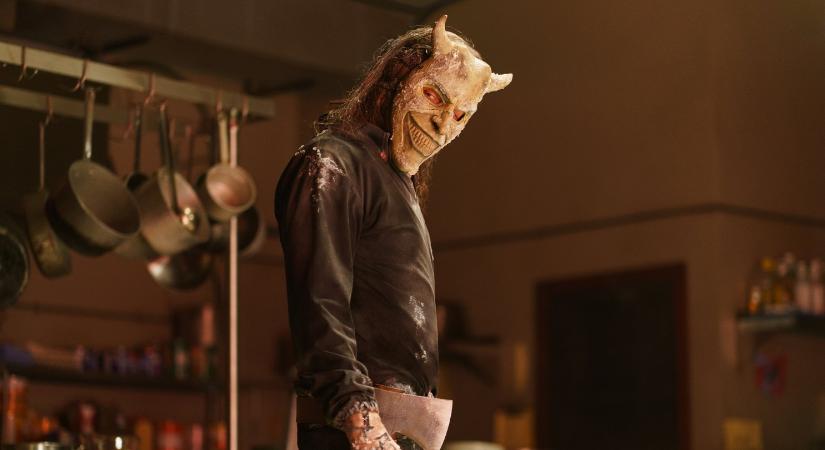 Fekete telefon 2 kritikák: Ezt gondolják a szakújságírók a nagy sikerű horrorfilm folytatásáról, már jövő héten a mozikban!