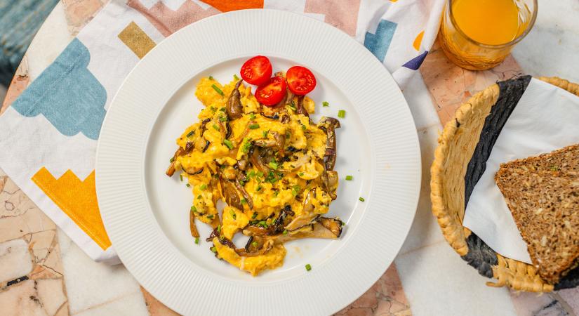 A tökéletes rántotta titka a jó edény – mindenkinek van ilyen, mégsem mindenki süti ebben
