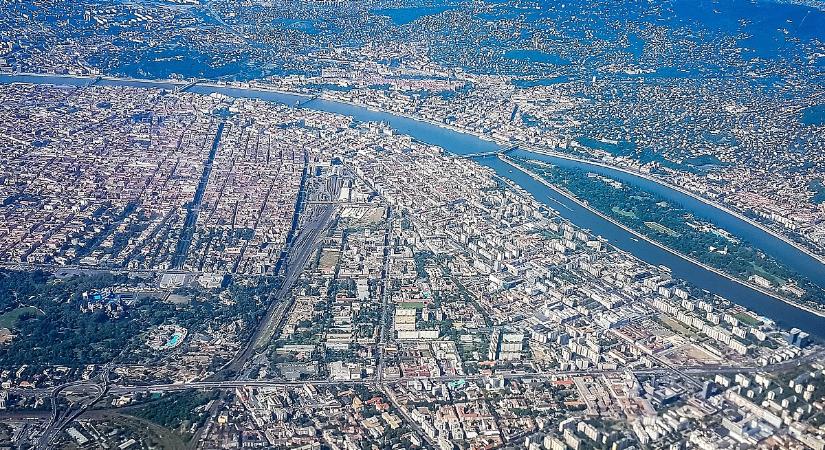 Ne megszokásból induljon útnak szombaton: zűrzavaros órák jönnek Budapest utcáin