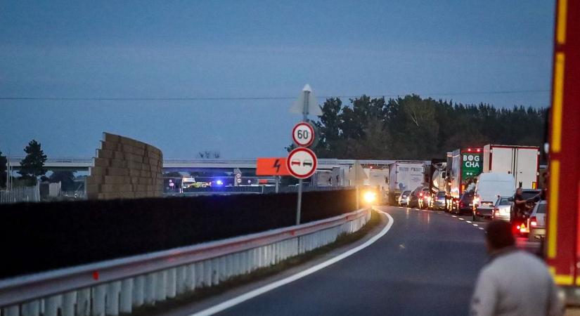 Brutális karambolban egy idős nő meghalt, többen megsérültek – döbbenetes fotók a helyszínről