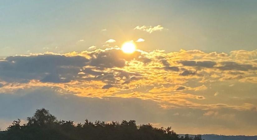 Ismét húsz fok körül alakul a hőmérséklet, de lesz egy csavar a pénteki nap időjárásában