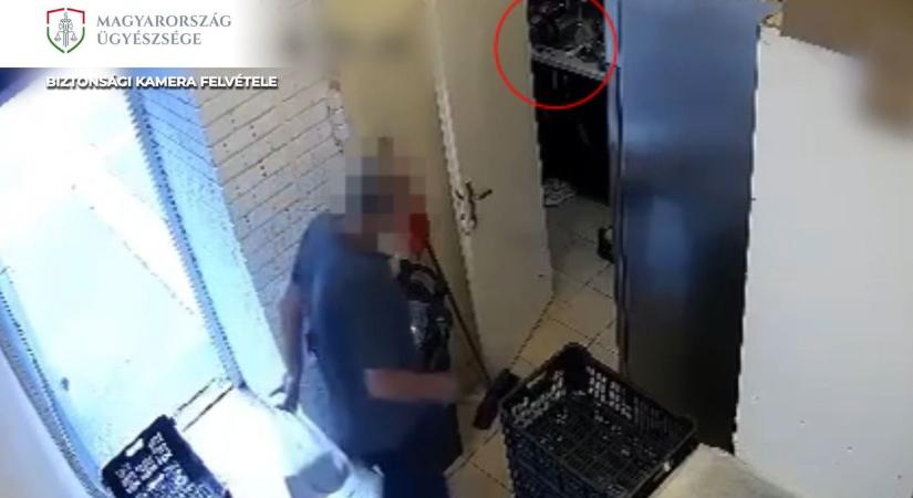 Videón a besurranó tolvaj, aki meglopta az eladót