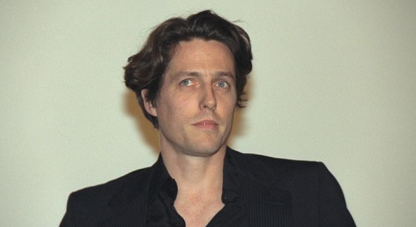 Szívdöglesztő főhős vagy groteszk figura? Hugh Grant legfurcsább pillanatai a vásznon
