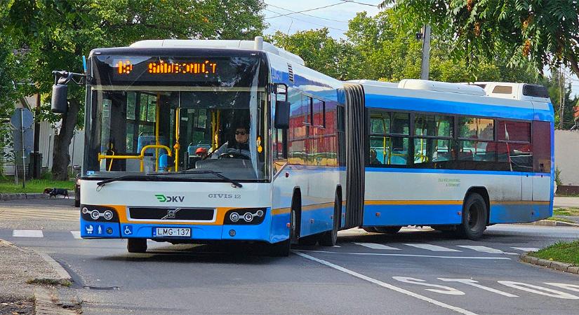 Újra megállnak a DKV buszai a Szoboszlói úti Általános Iskolánál