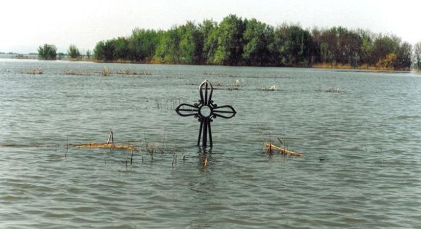 Szégyen és gyalázat a Tisza-tavon, megdöbbentő, amit a barbárok tettek a szimbolikus hellyel – fotókkal