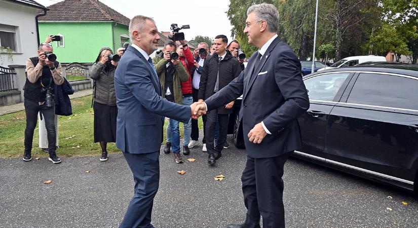 Miniszterelnöki látogatás a HMDK-nál
