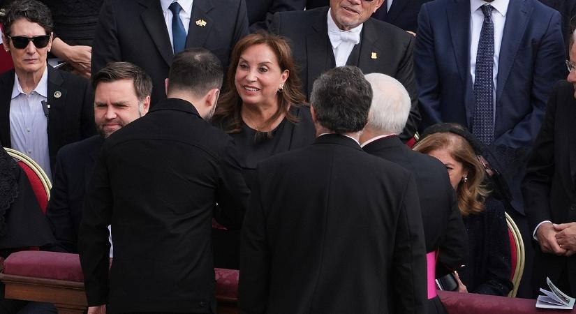 Váratlanul elmozdította tisztségéből az államfőt a parlament