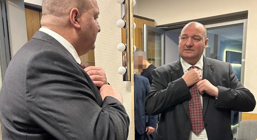 Nagy mázli, hogy Németh Szilárd nem gyakorolja a könyvtár-tanítói végzettségét, így csak politikusként járathatja -nem először- le magát