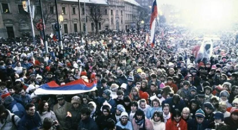November 17-én felavatják a Bársonyos forradalom emlékművét a szlovák fővárosban