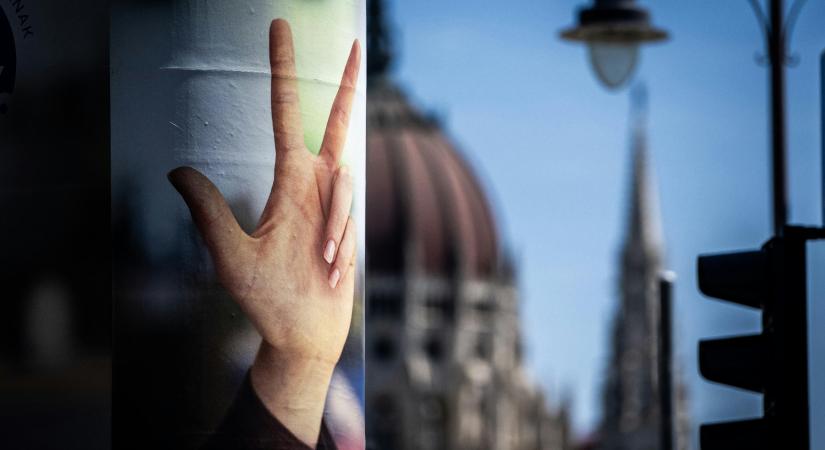 „Ne legyünk naivak, a hitelminősítők is tudják, hogy megy ez” – nem olyan látványos, de költséges osztogatással készül a választásra a kormány