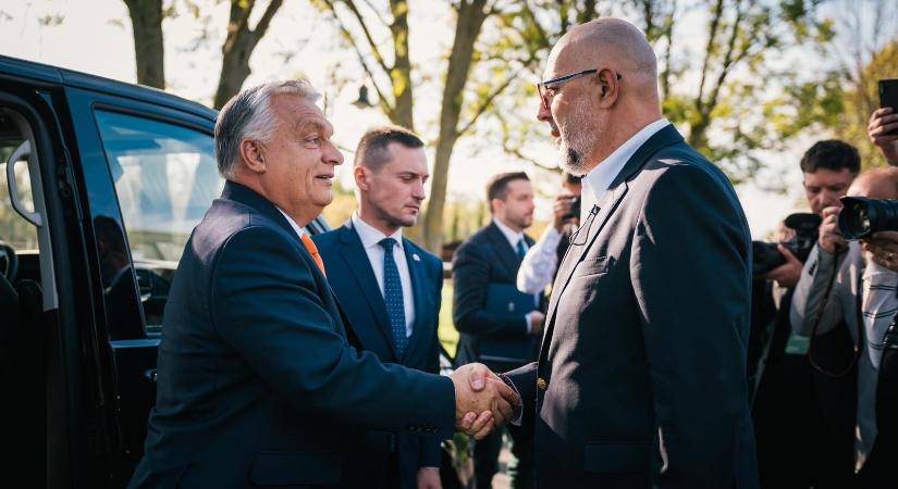 Orbán Viktor: Az RMDSZ Bukarestben a stabilitás és a józan ész, Budapesten a meghízható partner