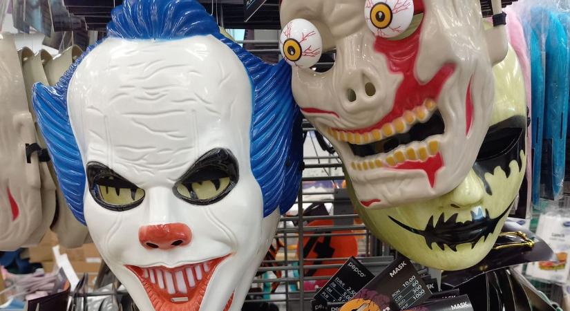Fogynak a halloween kellékek és a dekorációk - siessen, aki felszerelné magát a rémület éjszakájára!