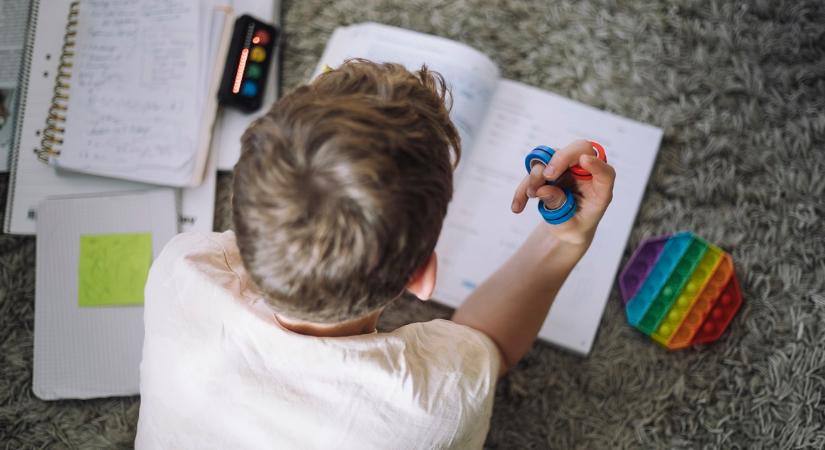 Zelend Niki, az SNI Suli alapítója: „Egy neurodivergens gyerek nem probléma, hanem lehetőség”