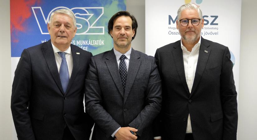 A VOSZ és MMESZ aláírta a Magyar Energiaközösség Klaszter Megállapodást