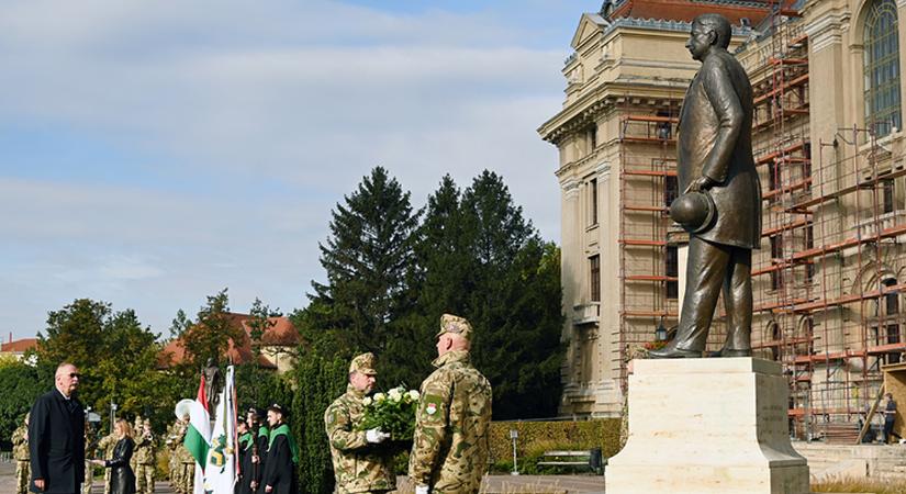 Rengeteget köszönhet neki a debreceni oktatás: Klebelsberg Kunóra emlékeztek