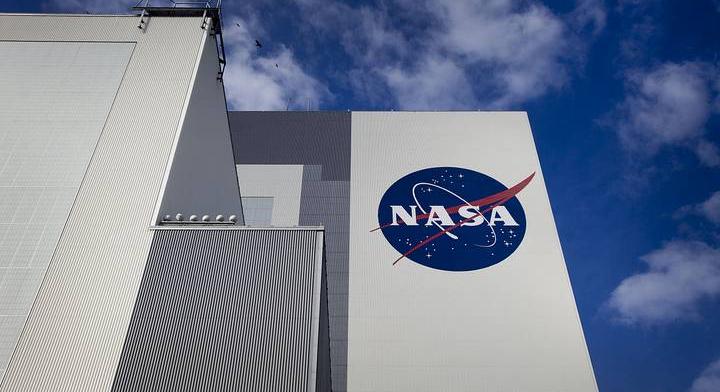 Autó nagyságú tárgy hullott alá az égből, egy texasi mezőn landolt a NASA eszköze